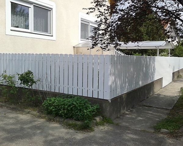 műanyag kerítés függőleges lécezéssel léckerítés tartósan