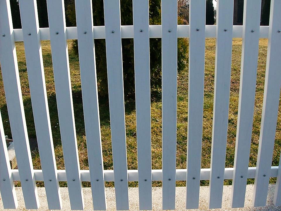 festésmentes műanyag kerítésléc A műanyag kerítéslécet nem kell festeni
