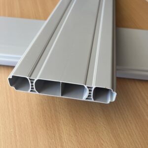 világos szürke színű rustica típusú műanyag profil